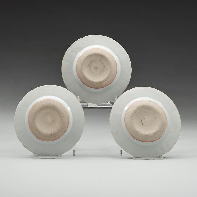 Three blue and white Transitional dishes, 17th Century.