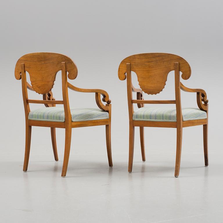 KARMSTOLAR, ett par, Karl Johan-stil, 1900-talets första hälft.