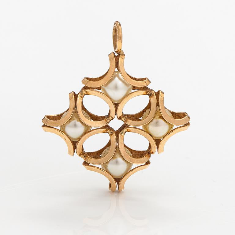 Elis Kauppi, A 14K gold and cultured pearls pendant. Kupittaan kulta, Turku.