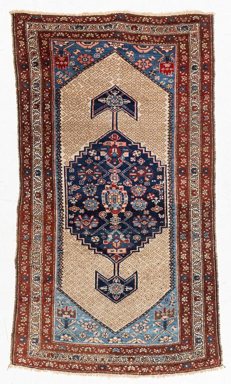 An oriental rug, c. 175 x 102 cm.