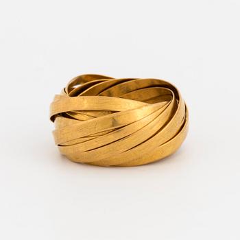 A ring of multiple interlocking rings.