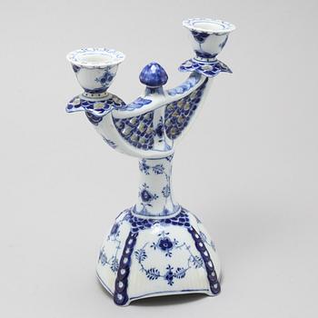 KANDELABER, porslin, dekor "Musselmalet", Royal Copenhagen, 1900-talets andra hälft.