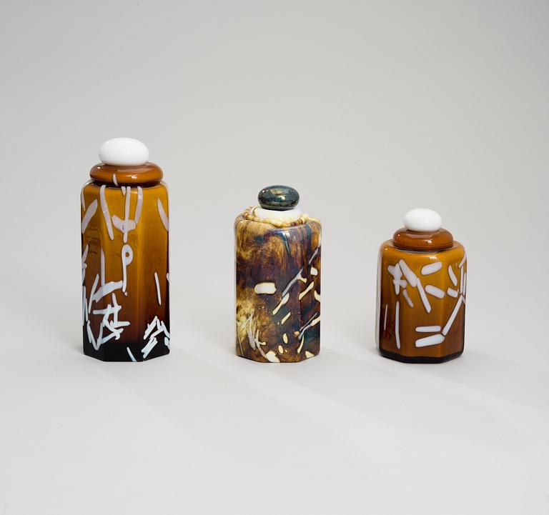 HEIKKI ORVOLA, THREE JARS WITH LIDS. Signed Heikki Orvola, Nuutajärvi Notsjö. 1978.