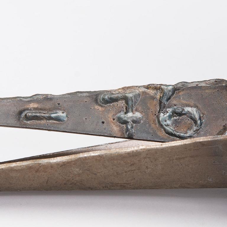 VEIKKO HAUKKAVAARA, skulptur, metall, signerad VH och daterad -76.