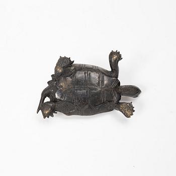 A bronze okimono, Japan, Meiji (1868-1912).