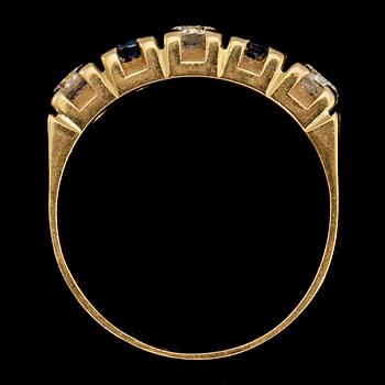 RING, 18k guld med 2 blå safirer och 3 briljantslipade diamanter, tot 0.51 ct, Wadring, Karlskrona, 1984. Vikt 5 g.