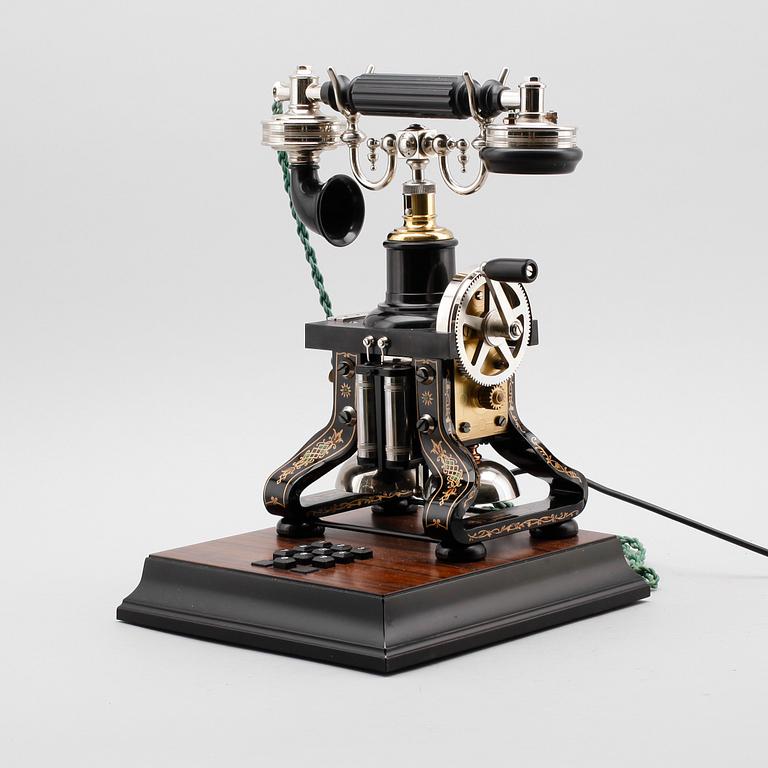 BORDSTELEFON, jubileumsmodell efter "Taxen", LM Ericsson, 1900-talets senare del.