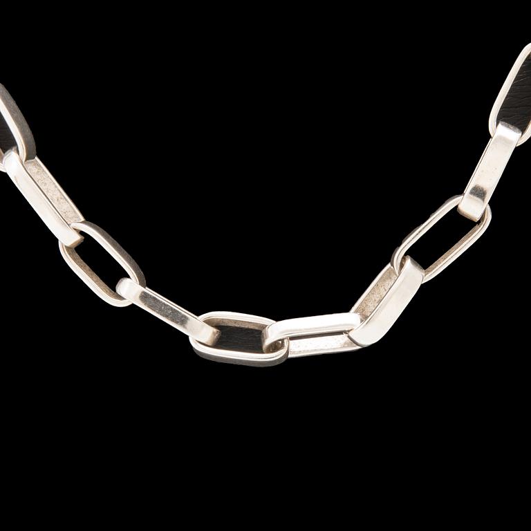 A silver necklace by Sven-Erik Högberg, Gothenburg 1990.