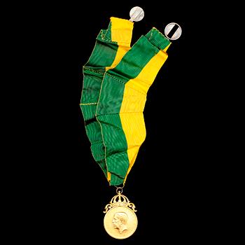 MEDALJ, 18 k, Kungliga Patriotiska Sällskapet. Vikt ca 37 g inkl. band.