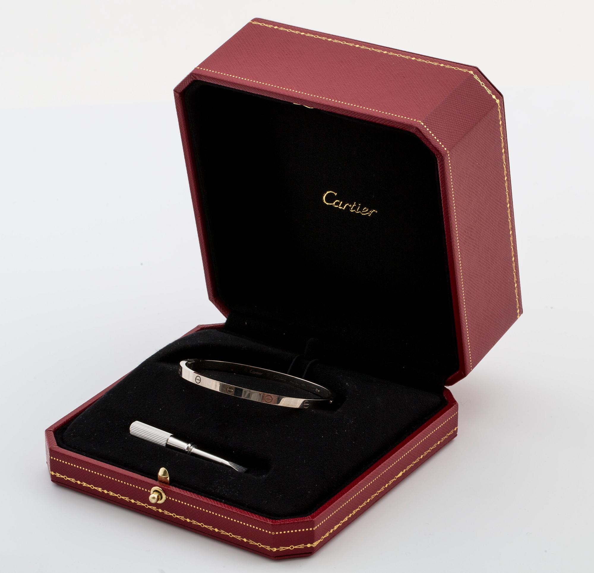 ARMRING, Cartier "Love bracelet" med tillhörande skruvmejsel. 18K vitguld.