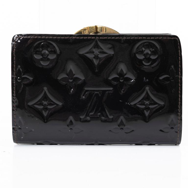 Louis Vuitton, Translation: "wallet".