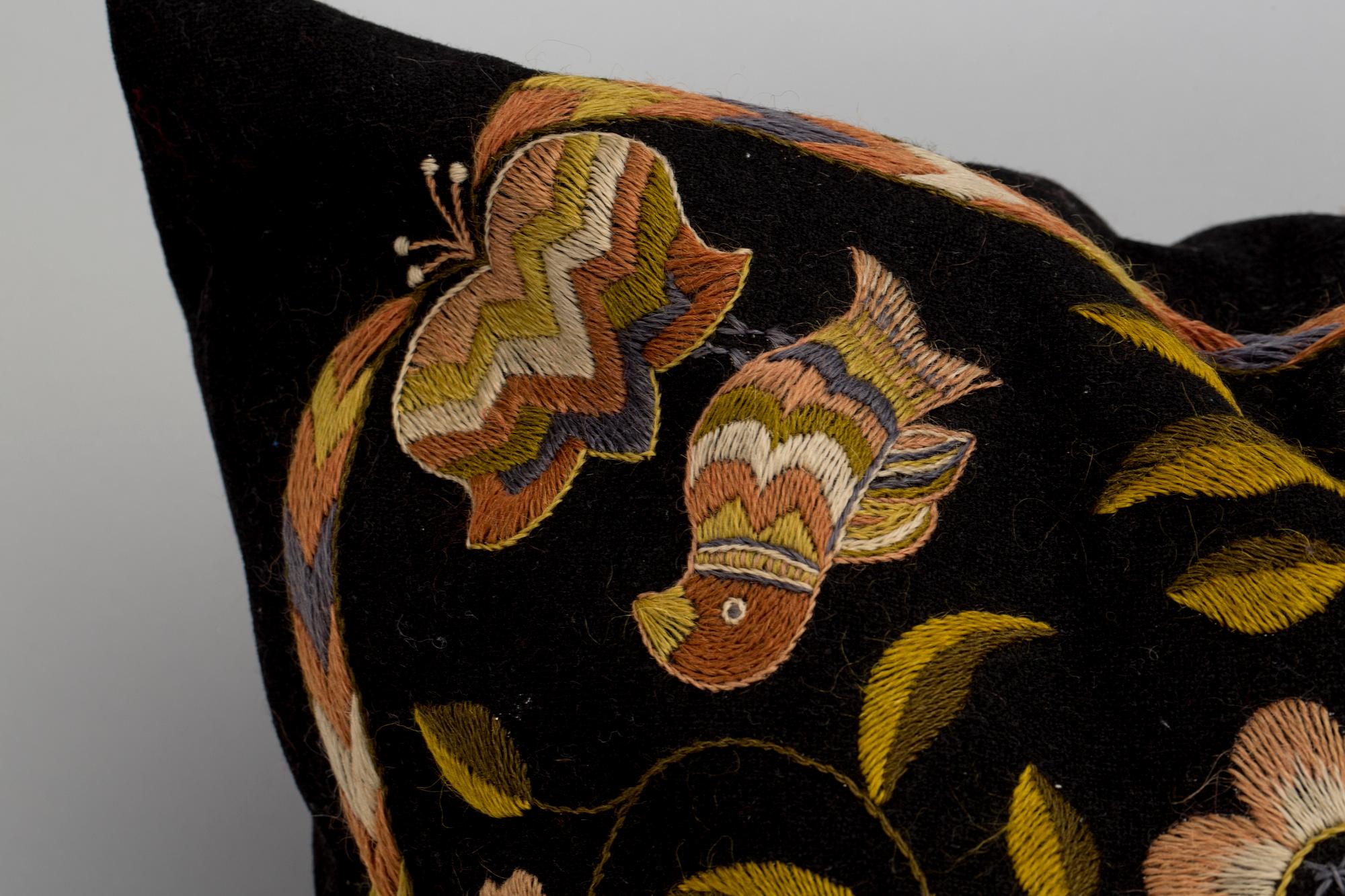 ÅKDYNA, broderad, 1900-talets första hälft.