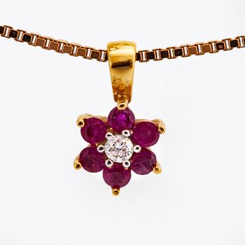 PENDANT and CHAIN 18K gold 1 brilliant-cut diamond and rubies, 4,3 g, length approx 50 cm.