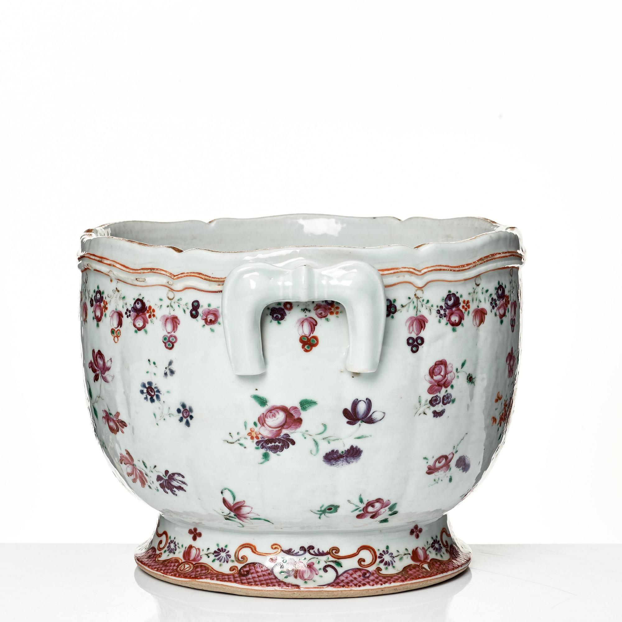 A famille rose champagne cooler, Qing dynasty, Qianlong (1736-95).