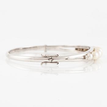Bracelet, Jarl Sandin, 18K white gold with cultured pearls and small brilliant-cut diamonds.