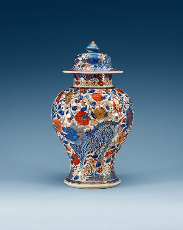 A 'Clobbered' jar with cover, Qing dynasty, Kangxi (1662-1722).