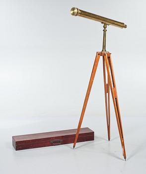 TUBKIKARE, STATIV samt FODRAL, omkring år 1900.