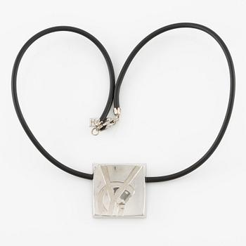 Yves Saint Laurent, armring och hänge, silver.