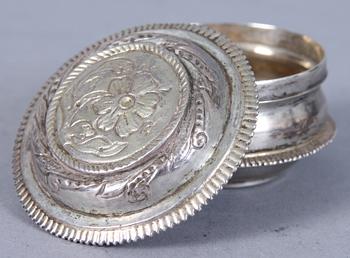 KYRKDOSA, silver, Carl Tengstedt, Göteborg. Otydlig årsstämpel, 1846? 25 gram.