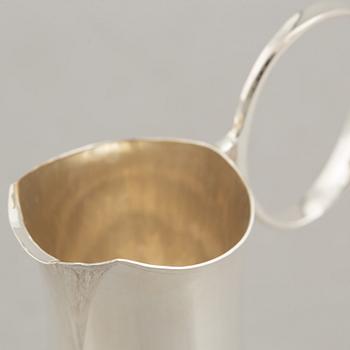 Martin Öhman, a sterling silver box with lid and a creamer, Halmstad 1979-1980.