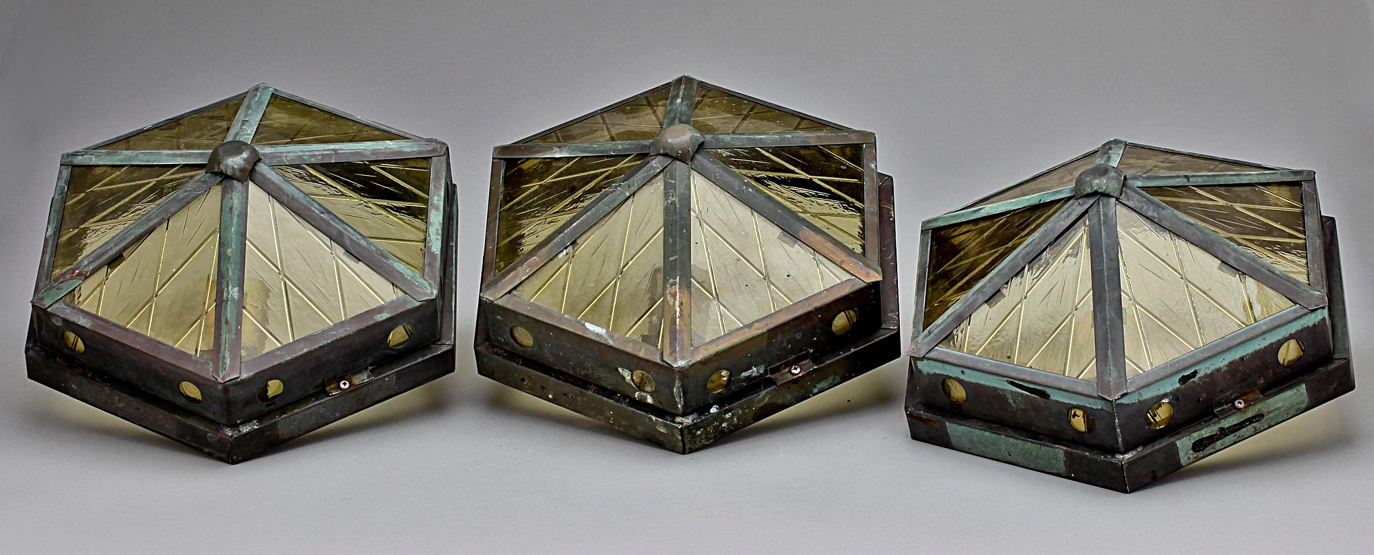 VÄGGLYKTOR, 3 st, 1900-talets andra hälft.