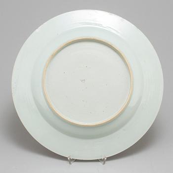 A famille rose export porcelain serving dish, Qing dynasty, Qianlong (1736-95).