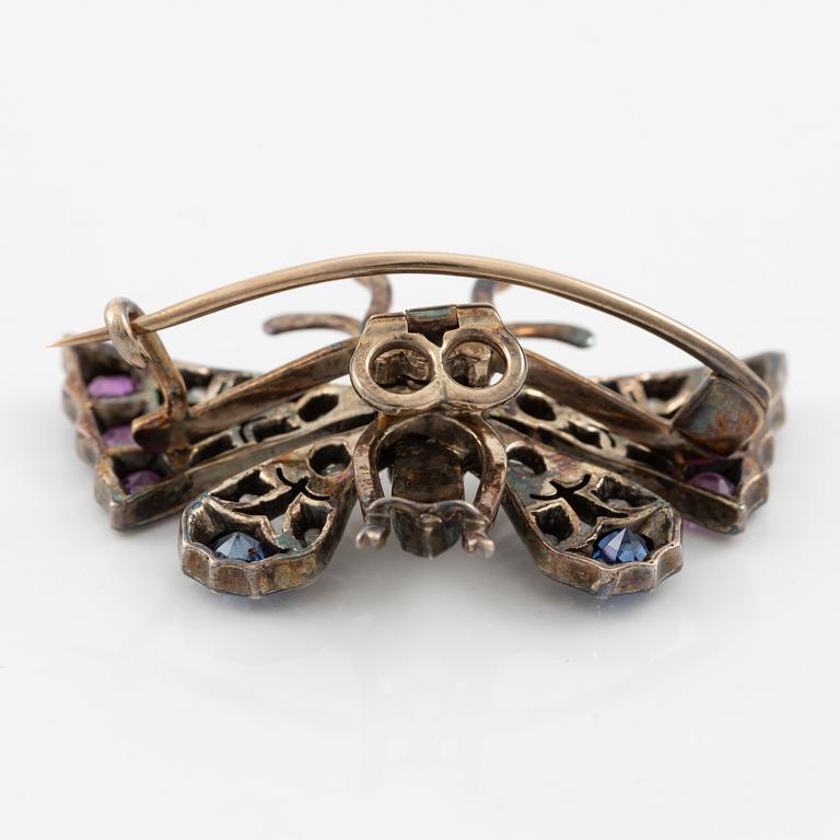 Brosch i form av fjäril, 14K guld och silver med rosenslipade diamanter, rubiner, safirer och pärlor.