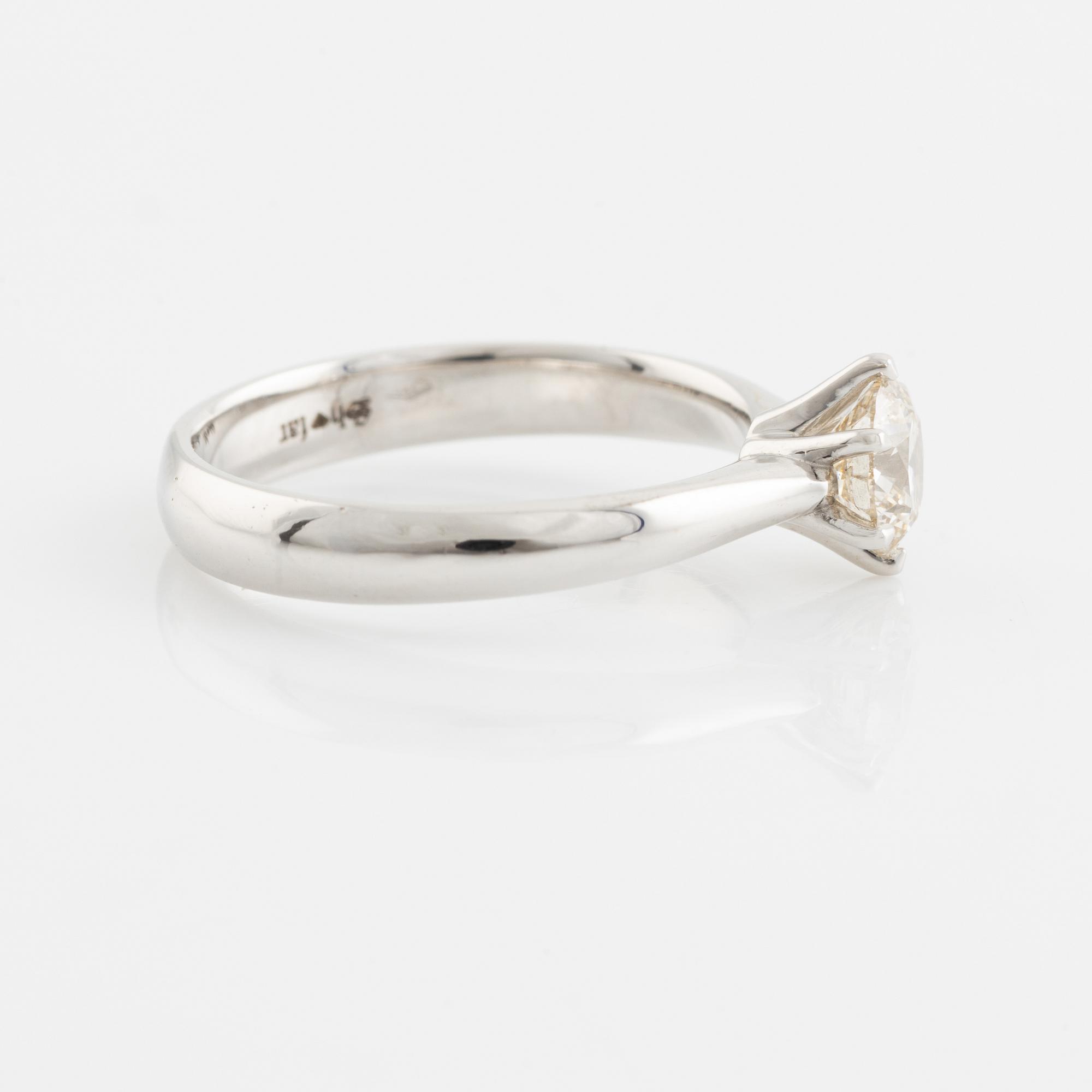 Ring med briljantslipad diamant.