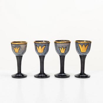 Ulrica Hydman-Vallien, 2+4 vinglas samt vaser, 2 st, Kosta Boda.