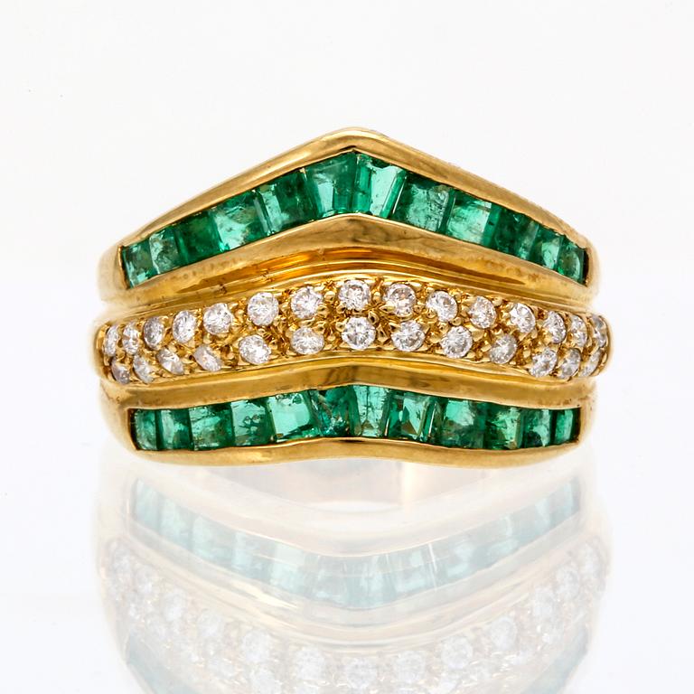 Ring 18k gold emeralds and brilliant-cut diamonds approx 0,30 ct in total.