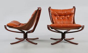 FÅTÖLJER, ett par, samt SOFFBORD, "Falcon chair", Sigurd Russel, Vatne möbler, Norge, 1970-tal.