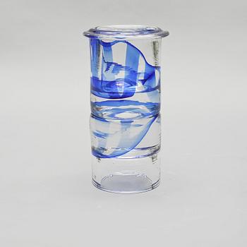 VAS, två delar, glas, Lars Hellsten, Orrefors, daterad på kvitto 1995.