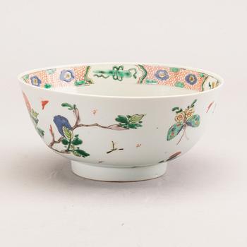 A famille verte bowl, Qing dynasty, Kangxi (1662-1722).