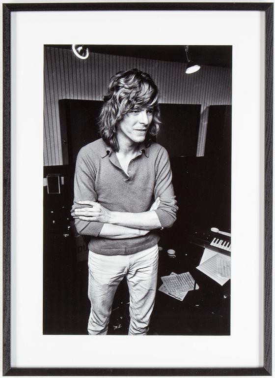 ROLF ADLERCREUTZ, "David Bowie, Trident Studion, London 1970", archival pigment print, a tergo signerad o numrerad 4/20.