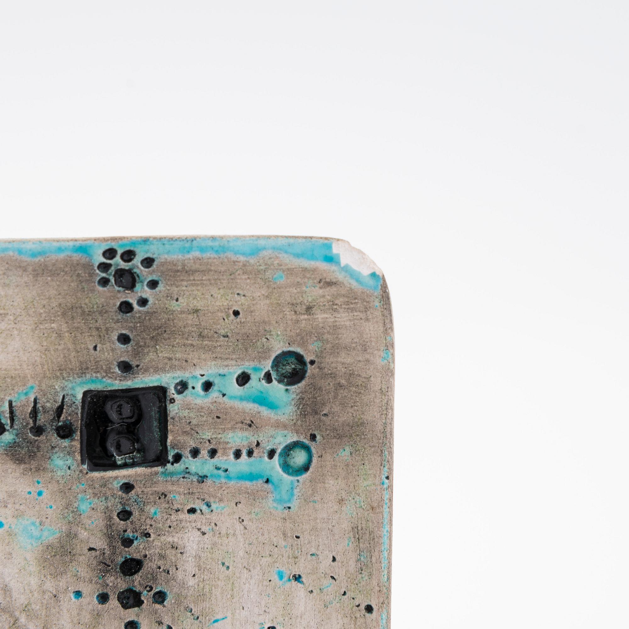 Rut Bryk, reliefi, kivitavaraa, signeerattu BRYK.