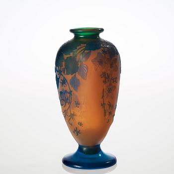 An Emile Gallé Art Nouveau cameo glass vase, Nancy, France.