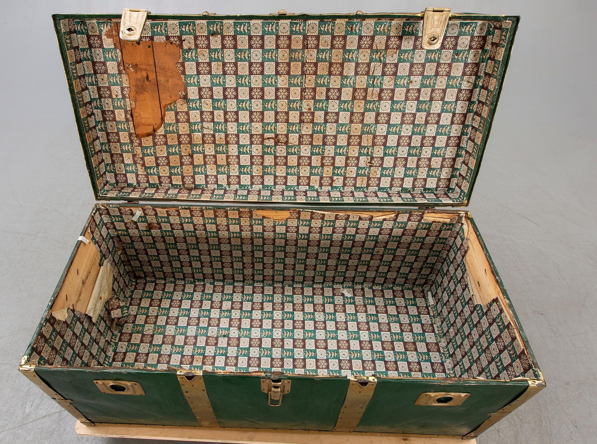 An Italian mid 1900s trunk.