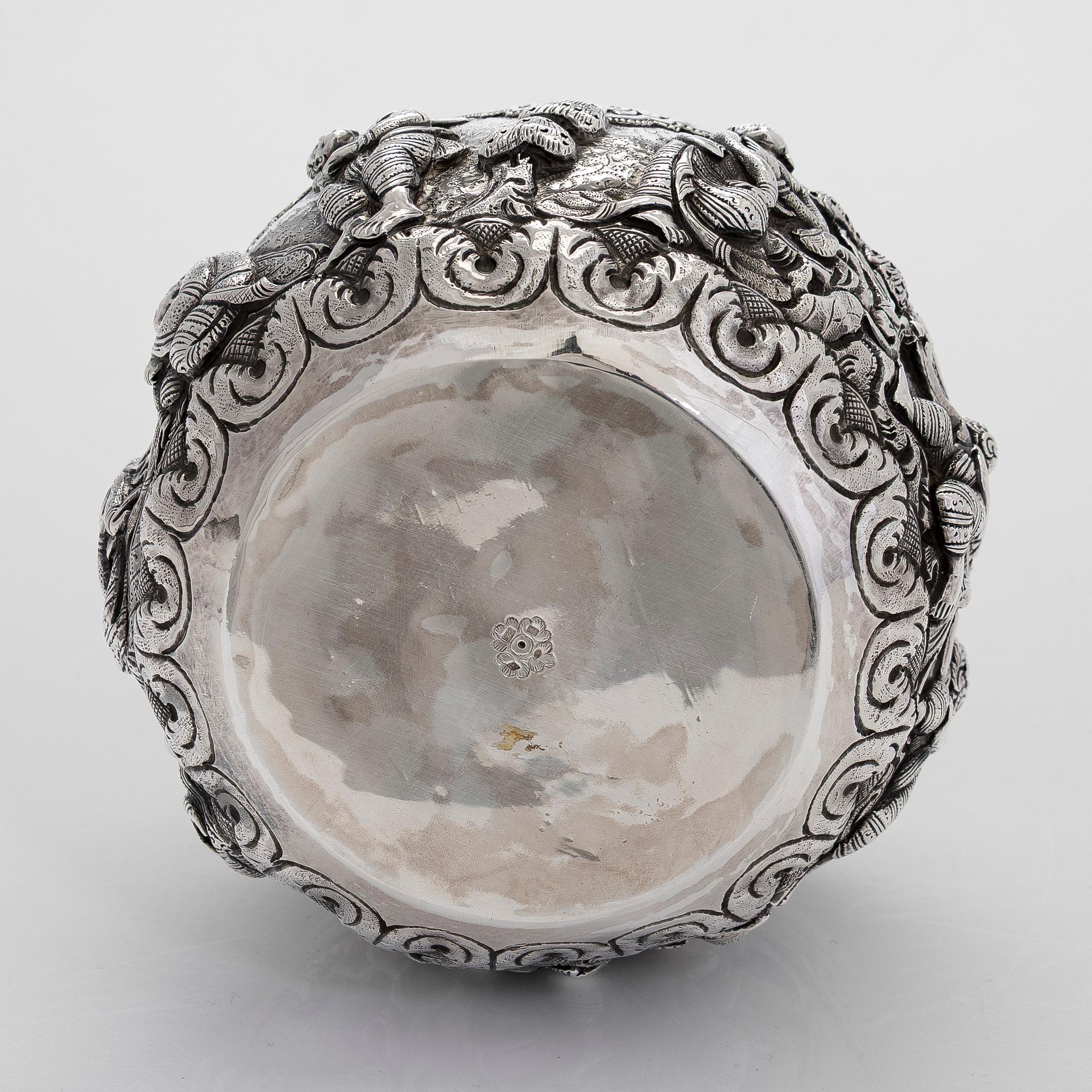 A silver bowl, Tillander import marks, 1983, and a silver snuff bottle.