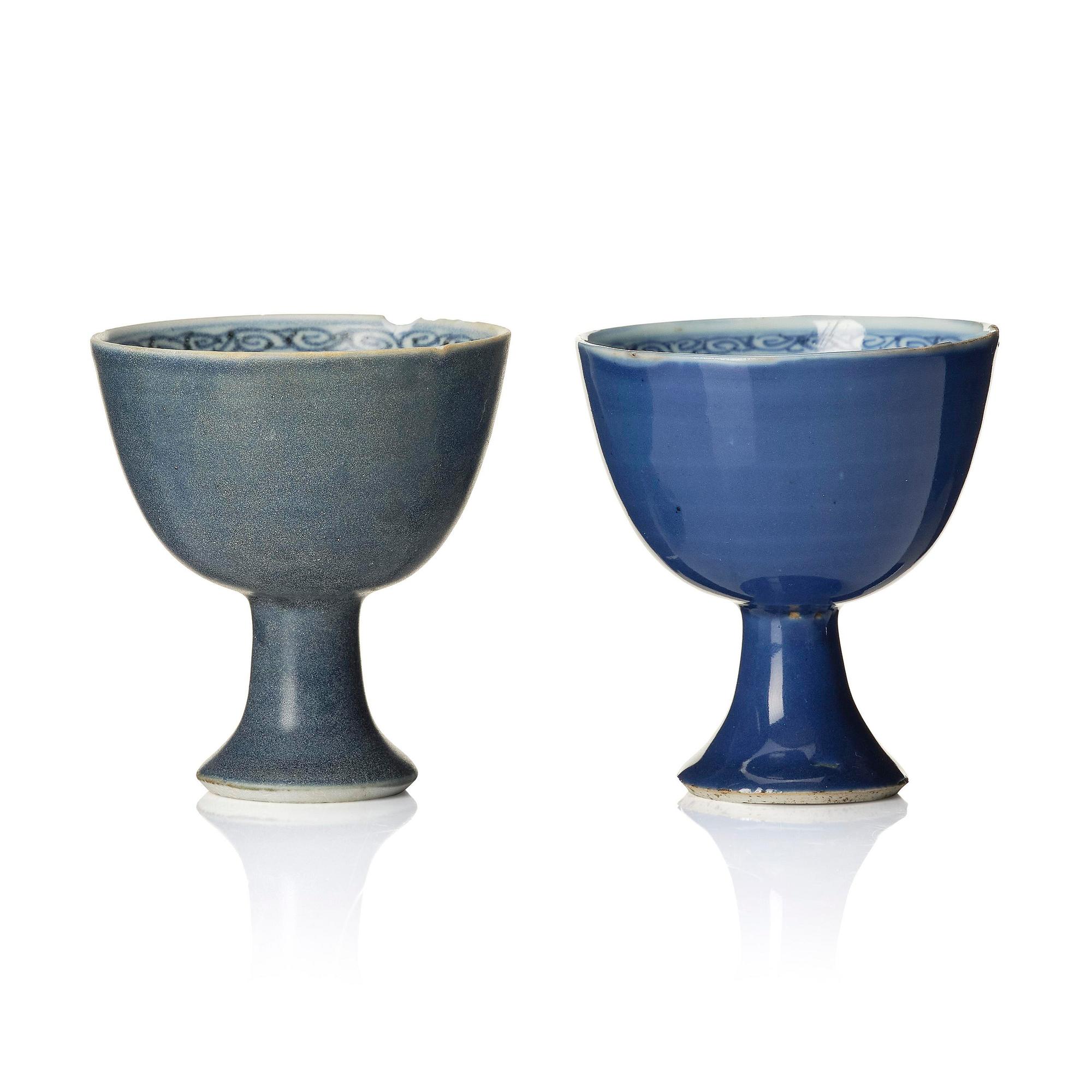 A set of two underglaze blue stem cups, 'Hatcher Cargo', 17th century.