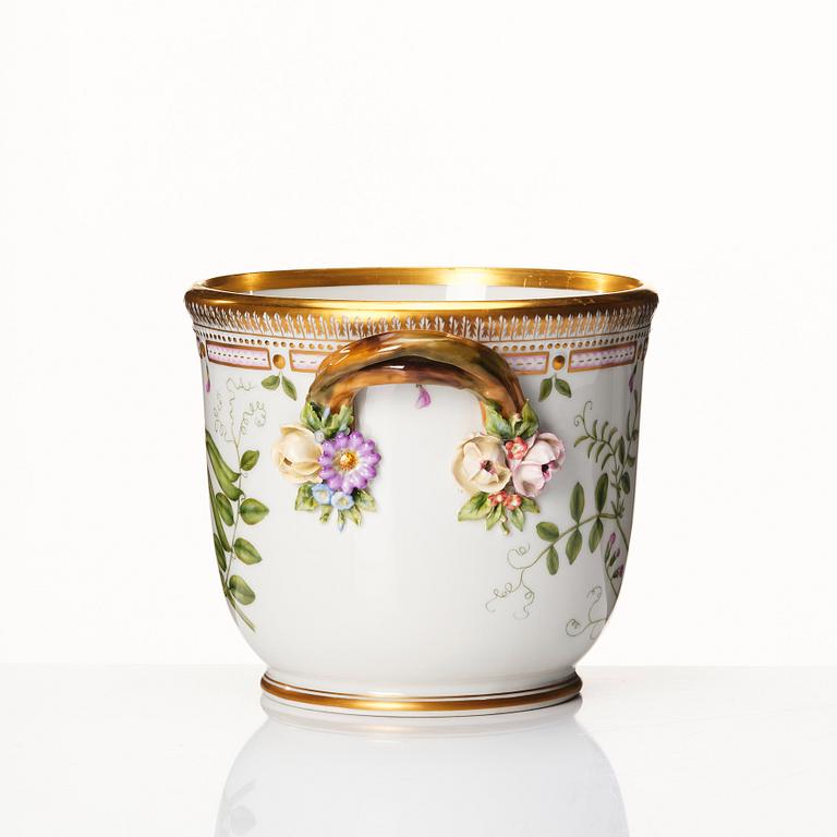 Vinkylare, porslin. Royal Copenhagen, "Flora Danica", Danmark, 1900-tal.
