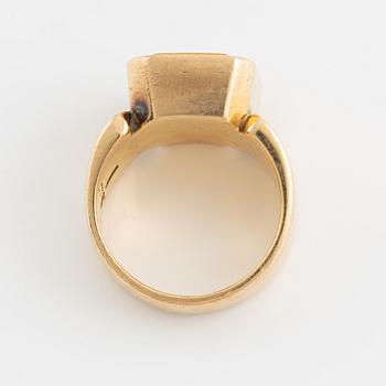 Ring, 18K guld, med monogram.