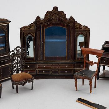 Dollhouse furniture, approx. 12 pieces, and dollhouse accessories, including Waltershausen, Germany, late 19th Century.