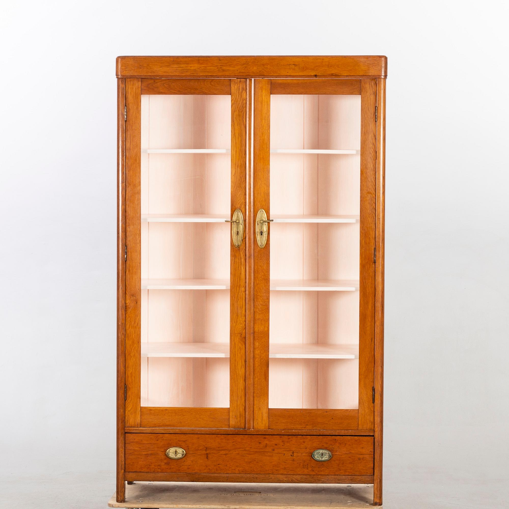 Vitrinskåp, jugend.