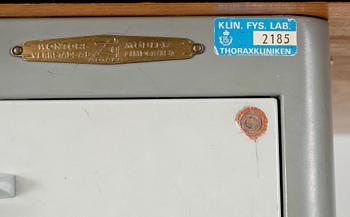 SKRIVBORD, metall samt trä, Lindqvists verkstads AB Motala, 1900-talets mitt.