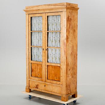 BOKSKÅP, Karl Johan, 1800-talets första hälft.