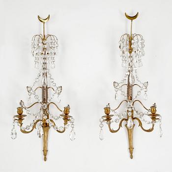 VÄGGLYSTRAR, ett par, gustaviansk stil, omkring 1900.