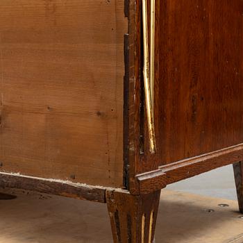 A late Gustavian chest of drawers, around 1800.
