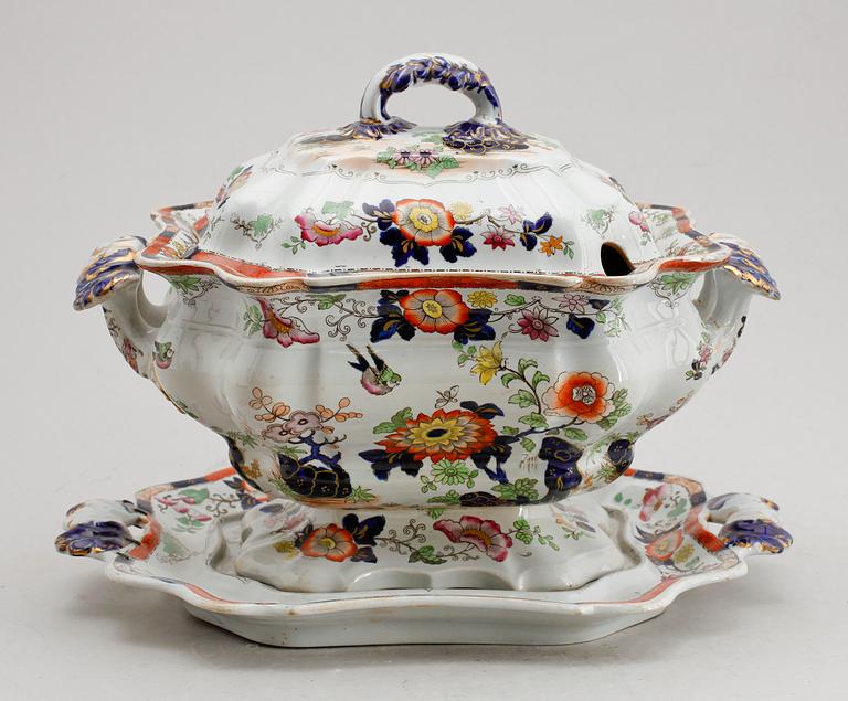 TERRIN MED LOCK OCH FAT, Ironstone, England, 1800-talets mitt.