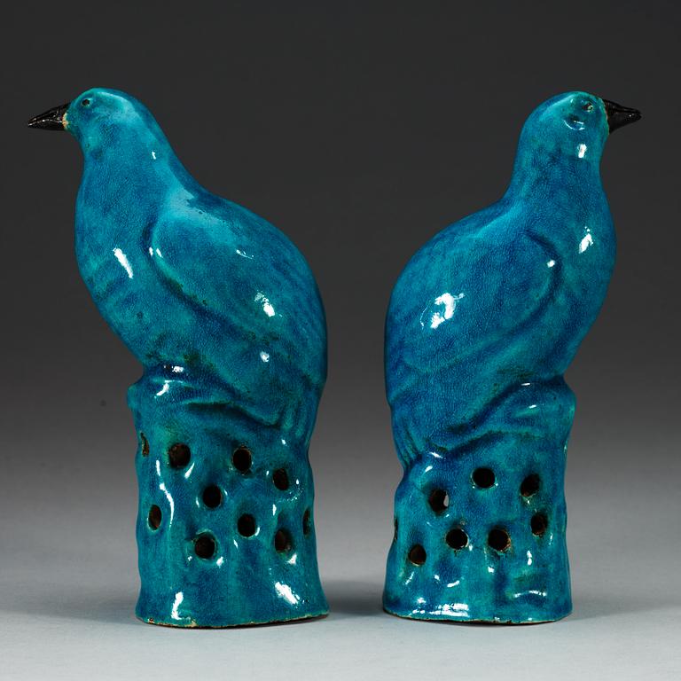 A pair of turquoise glazed figures of quails, Qing dynasty, 18th Century.