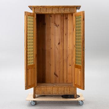 Klädskåp, omkring år 1900.